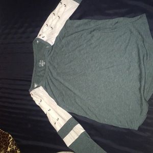 Long sleeve hunter green & white.